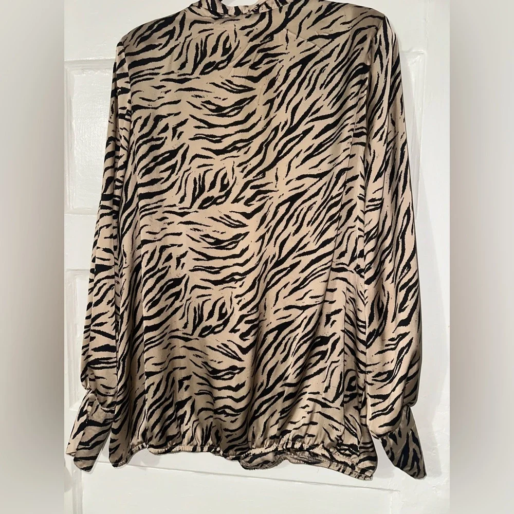 Animal Print Blouse - Picture 4 of 6